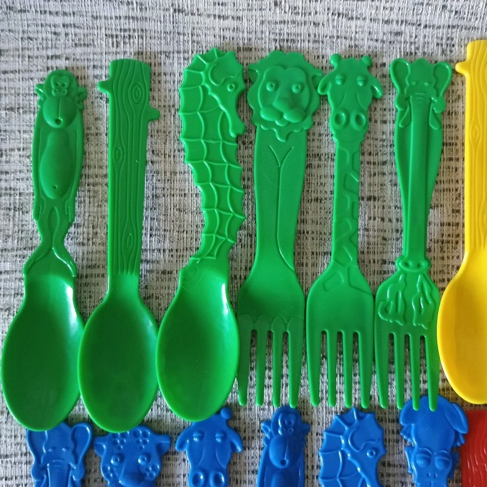 Vintage Dixie Animal Plastic Utensils 24pc Set Forks Spoons Primary Colors 90s